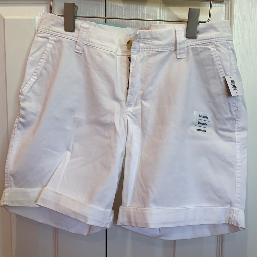 White Old Navy Bermuda shorts